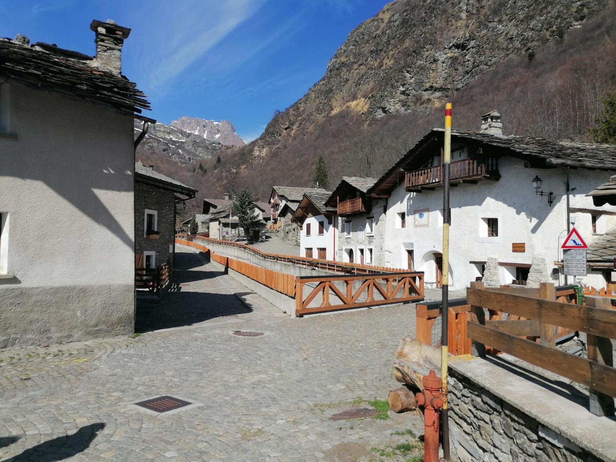 Ca Ad Me Pare Alloggio Con Terrazza Panoramica Монченисио Екстериор снимка